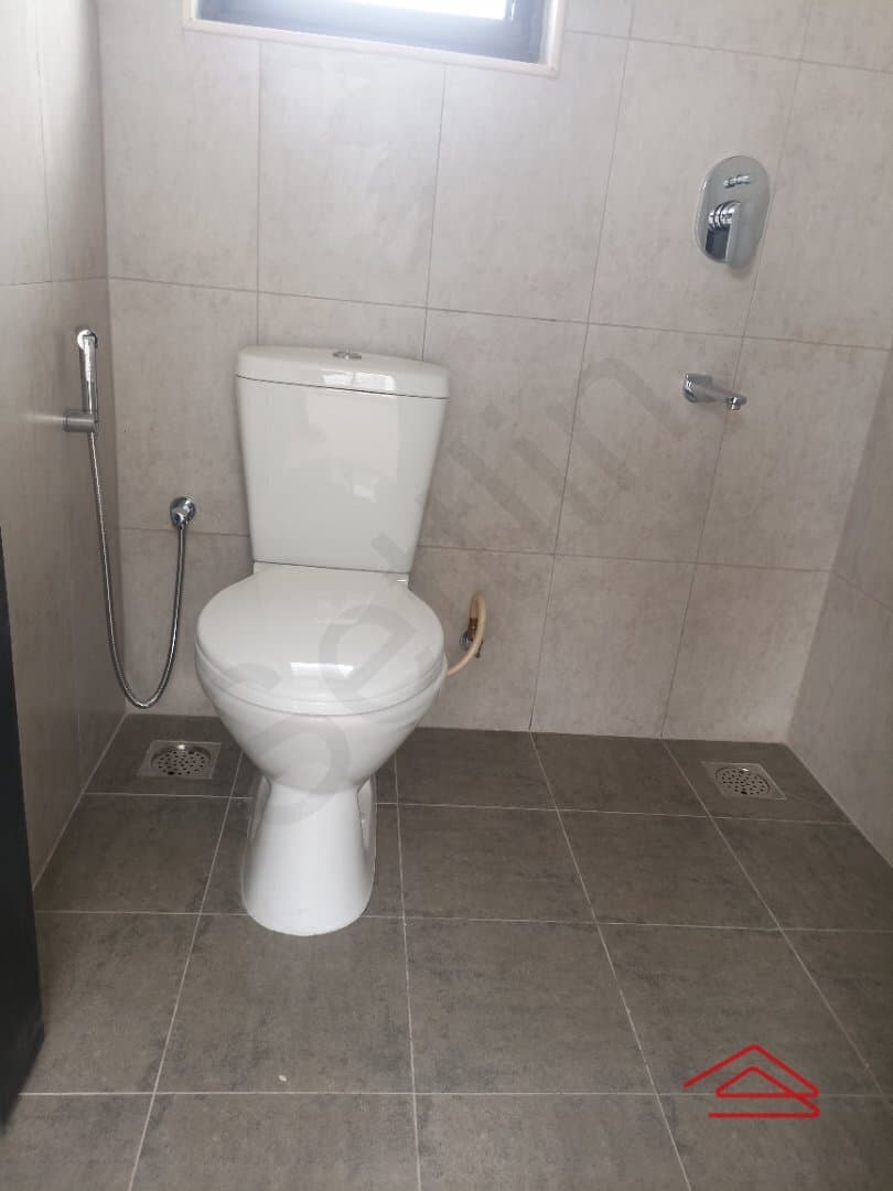 Servant Bathroom 1