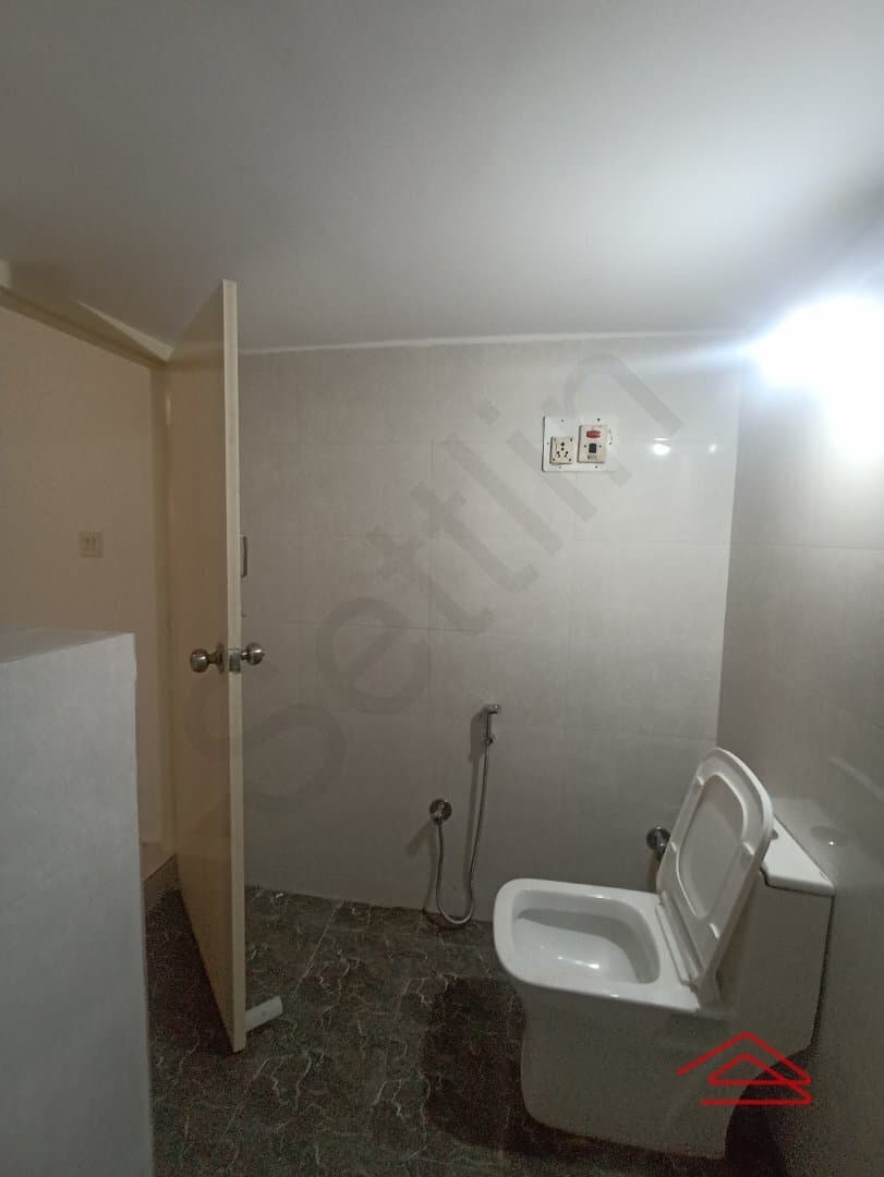 bathrooms-PnN9.jpg