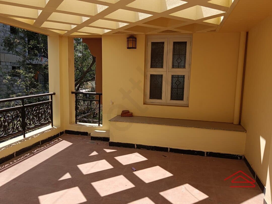 balconies-bEQg.jpg