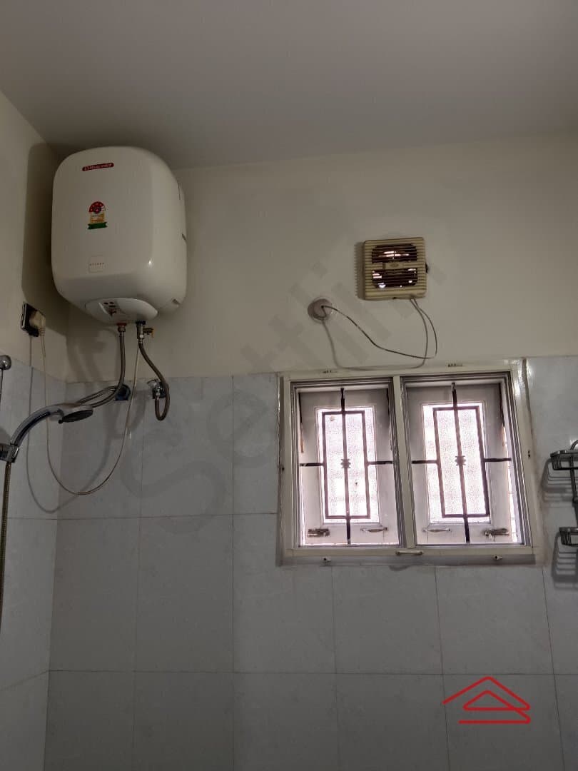 bathrooms-Z5bW.jpg