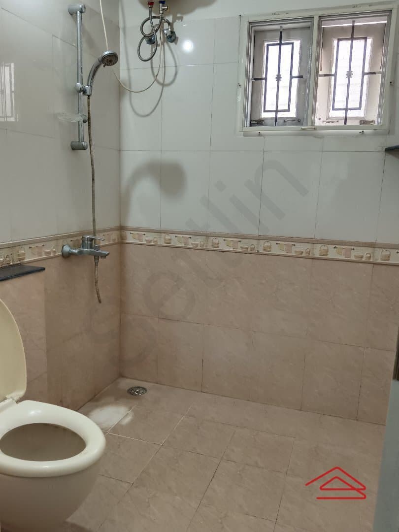 bathrooms-gR3v.jpg