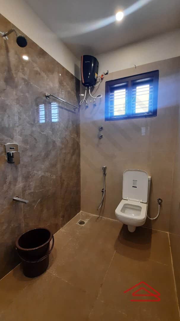bathrooms-bTqT.jpg