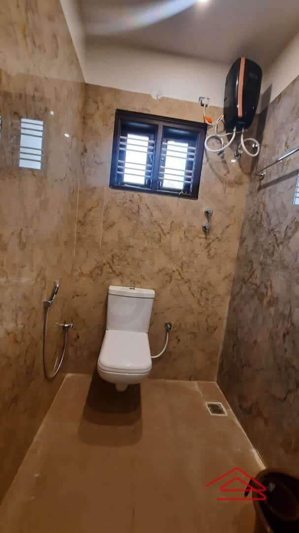 bathrooms-KWdH.jpg