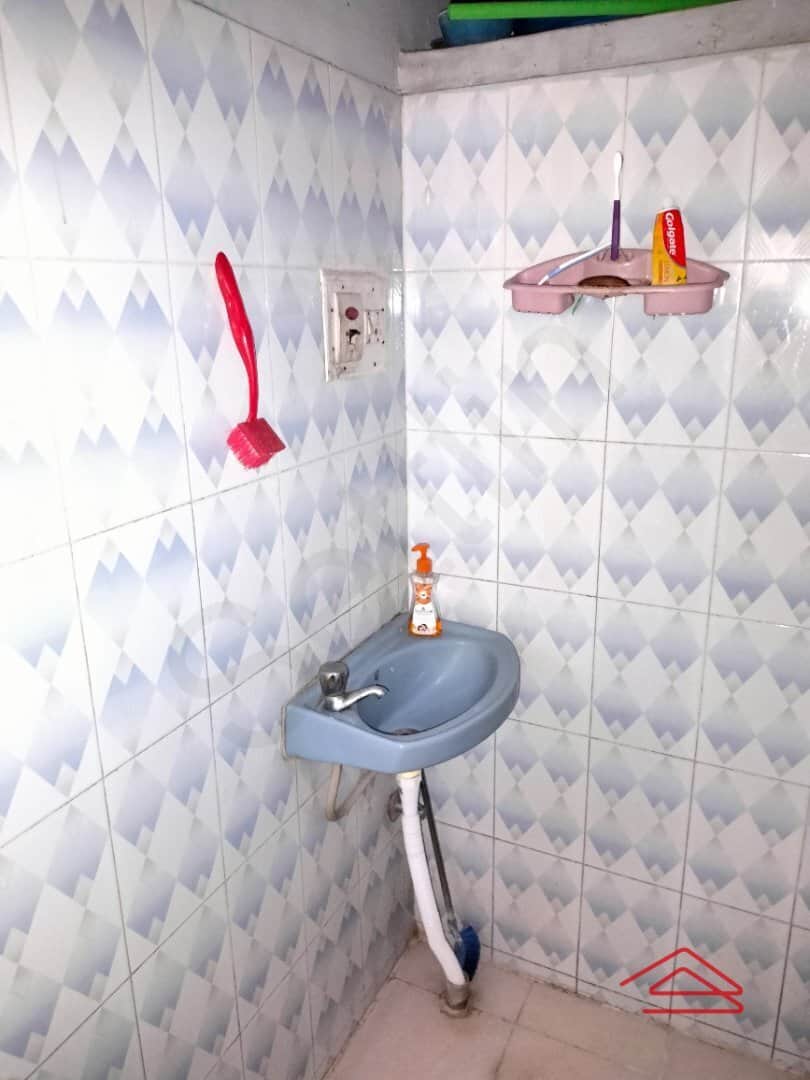 Sub Unit : bathrooms 2