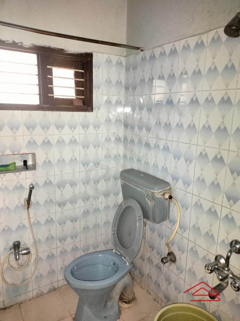 Sub Unit : bathrooms 1