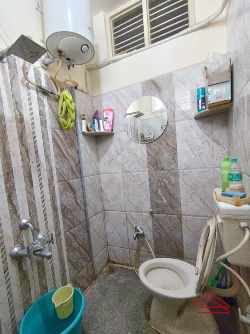 bathrooms-BzaF.jpg