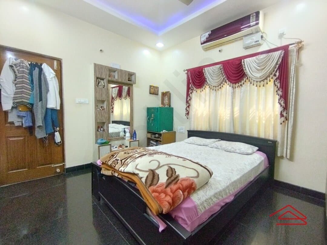 bedrooms-QvrK.jpg