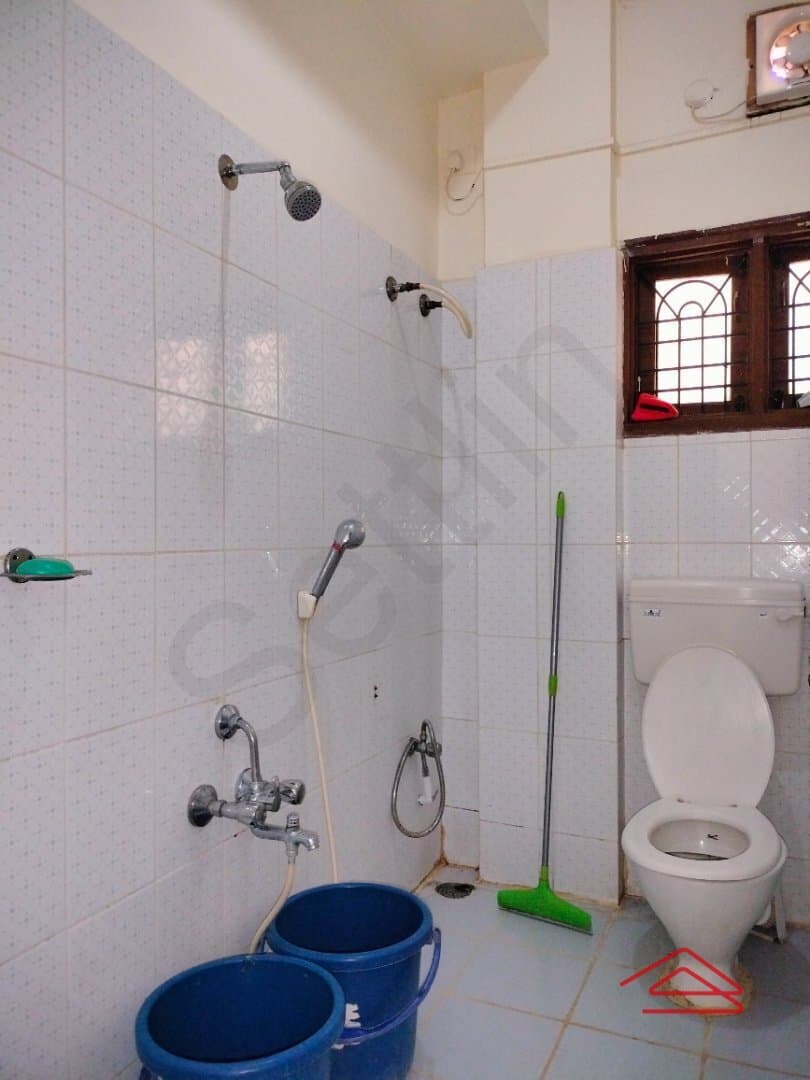 bathrooms-NiF7.jpg