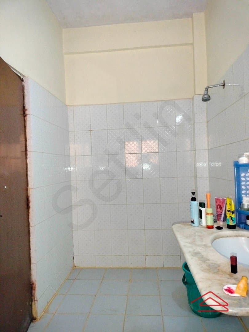 bathrooms-nX9M.jpg