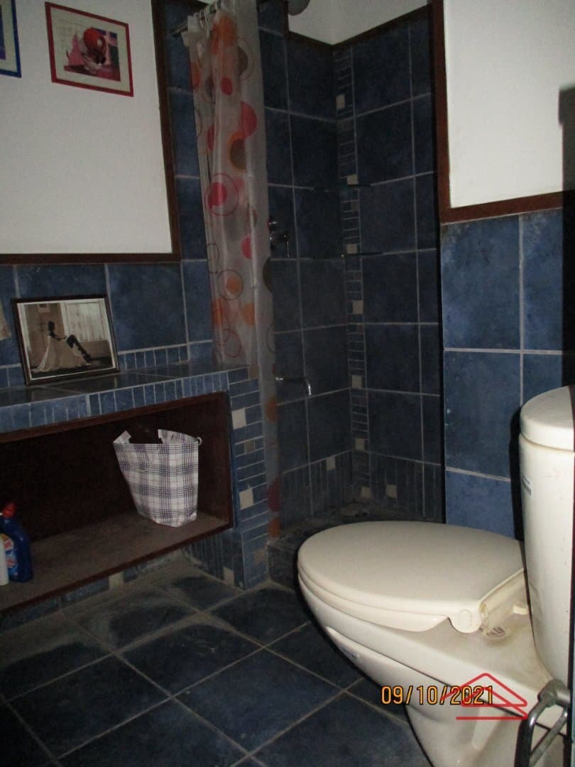 bathrooms-DGvz.jpg