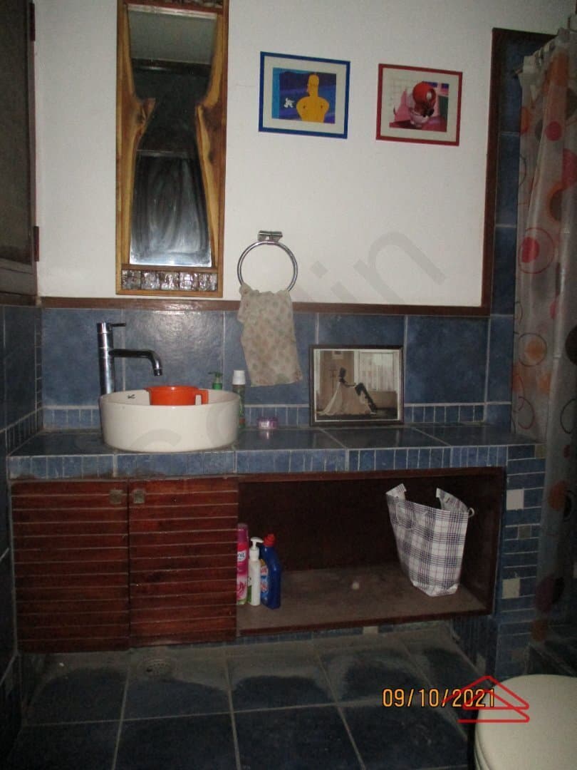 bathrooms-ZzvR.jpg