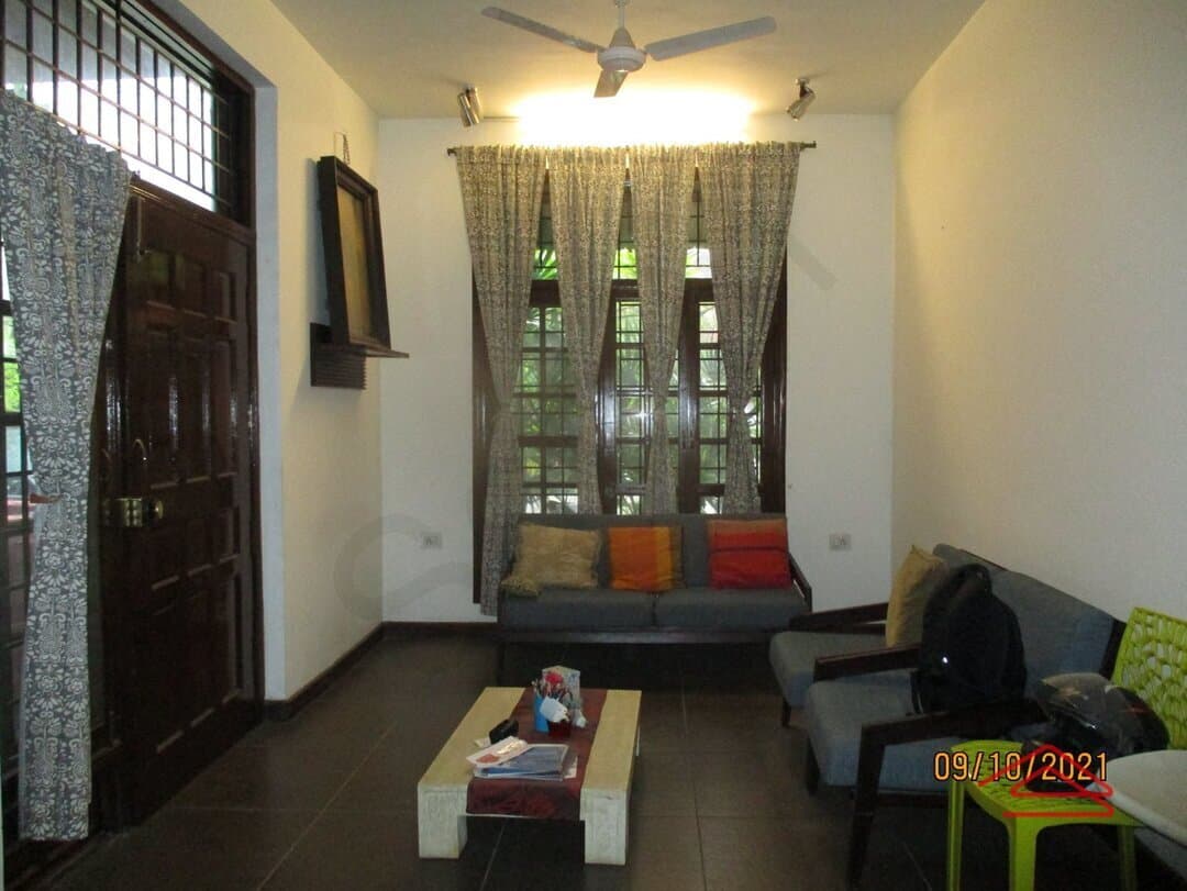 halls-sKtd.jpg