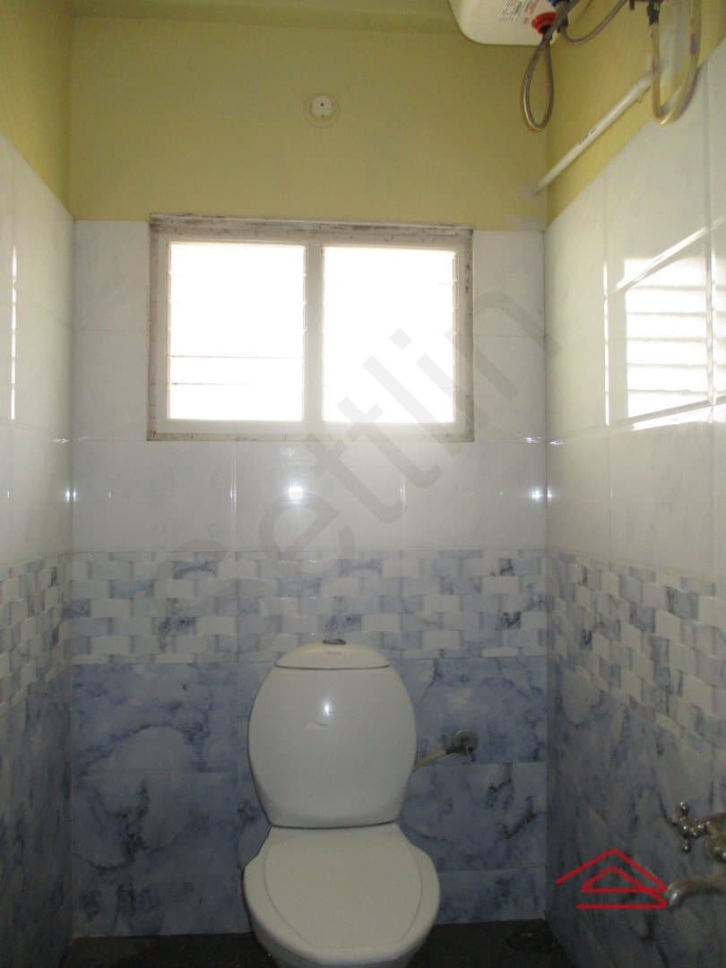 bathrooms-4S2w.jpg