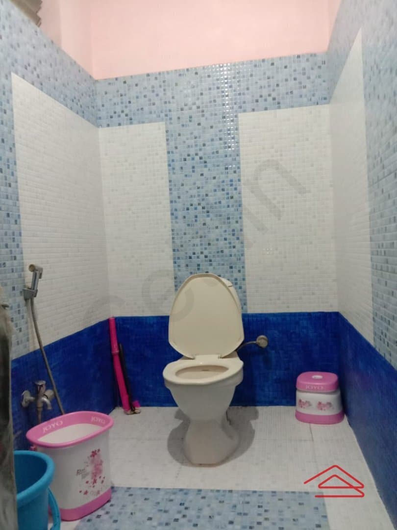 bathrooms-8ByW.jpg
