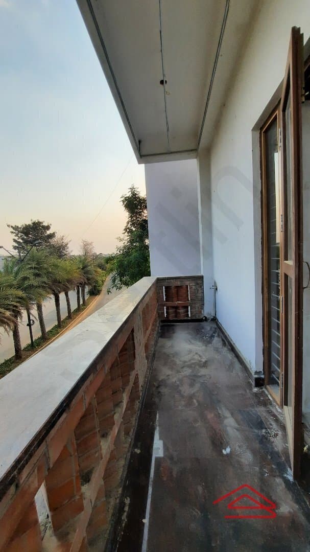 balconies-oMMN.jpg