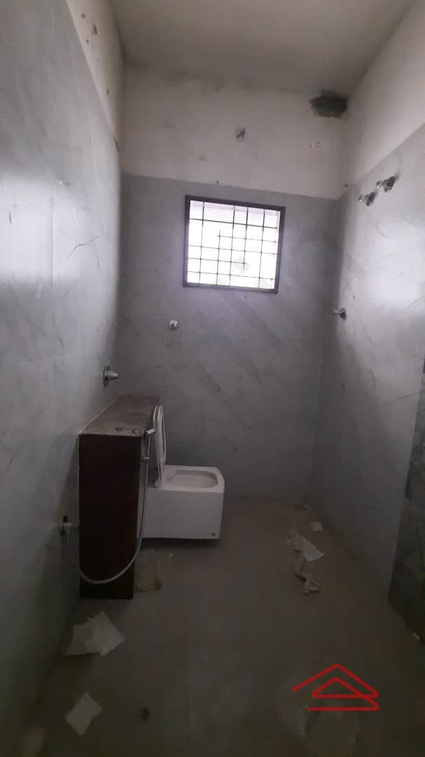 bathrooms-LCxq.jpg