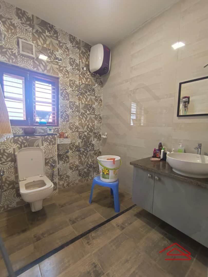 Sub Unit : bathrooms 2