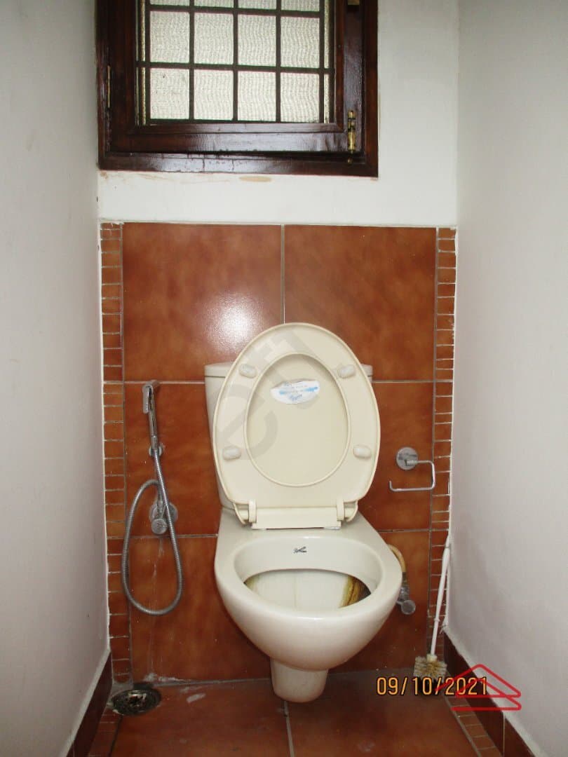 bathrooms-DAiv.jpg