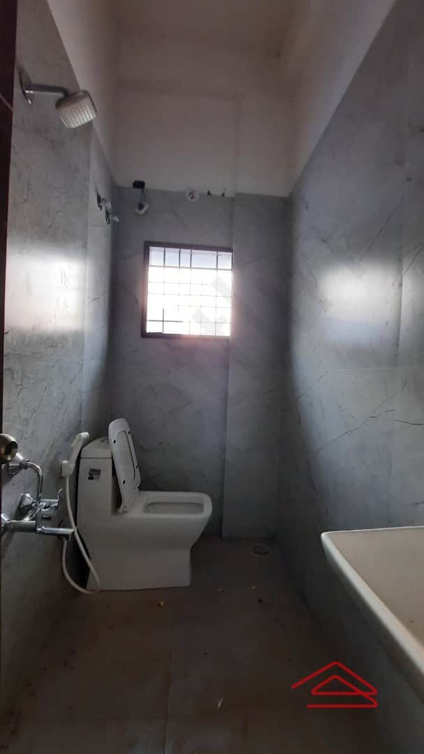 bathrooms-ue4Q.jpg