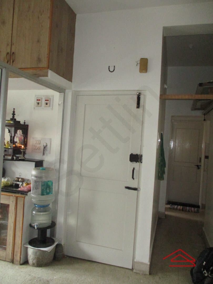 halls-oMm8.jpg