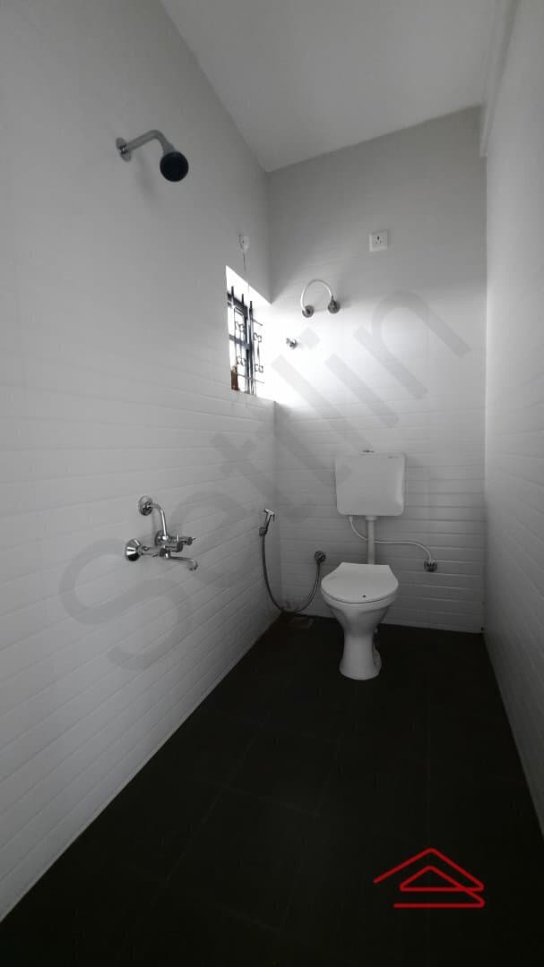 bathrooms-FTJh.jpg
