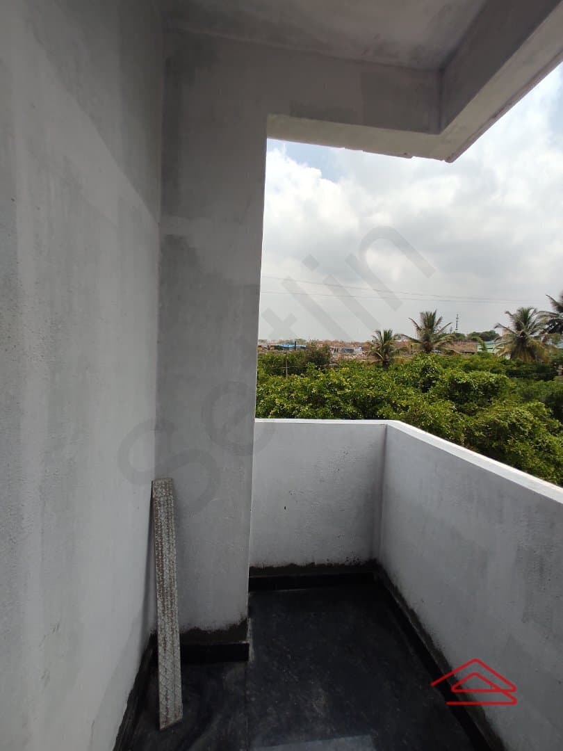 balconies-yYYf.jpg