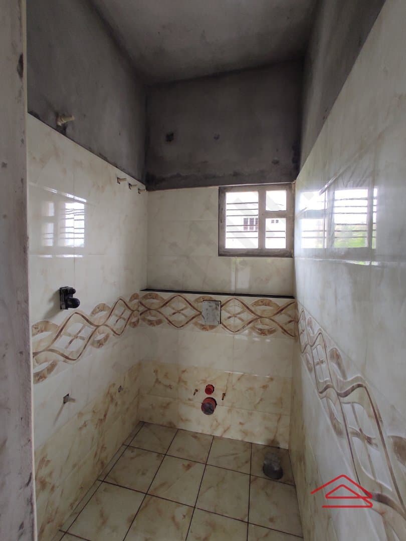 bathrooms-6HEt.jpg