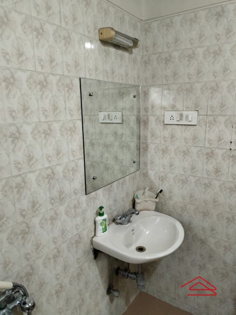 bathrooms-GKuN.jpg