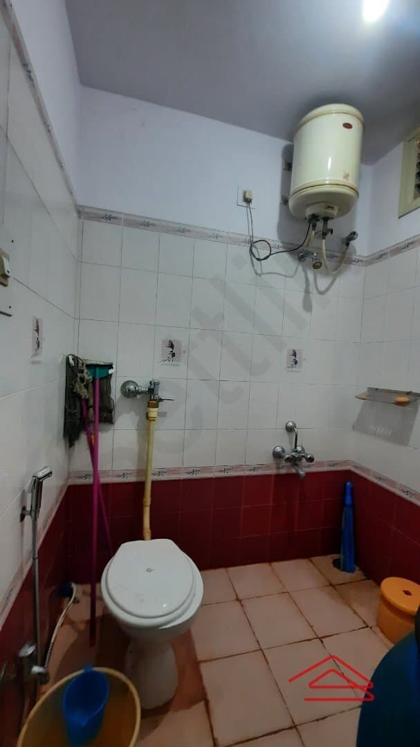bathrooms-4B9t.jpg
