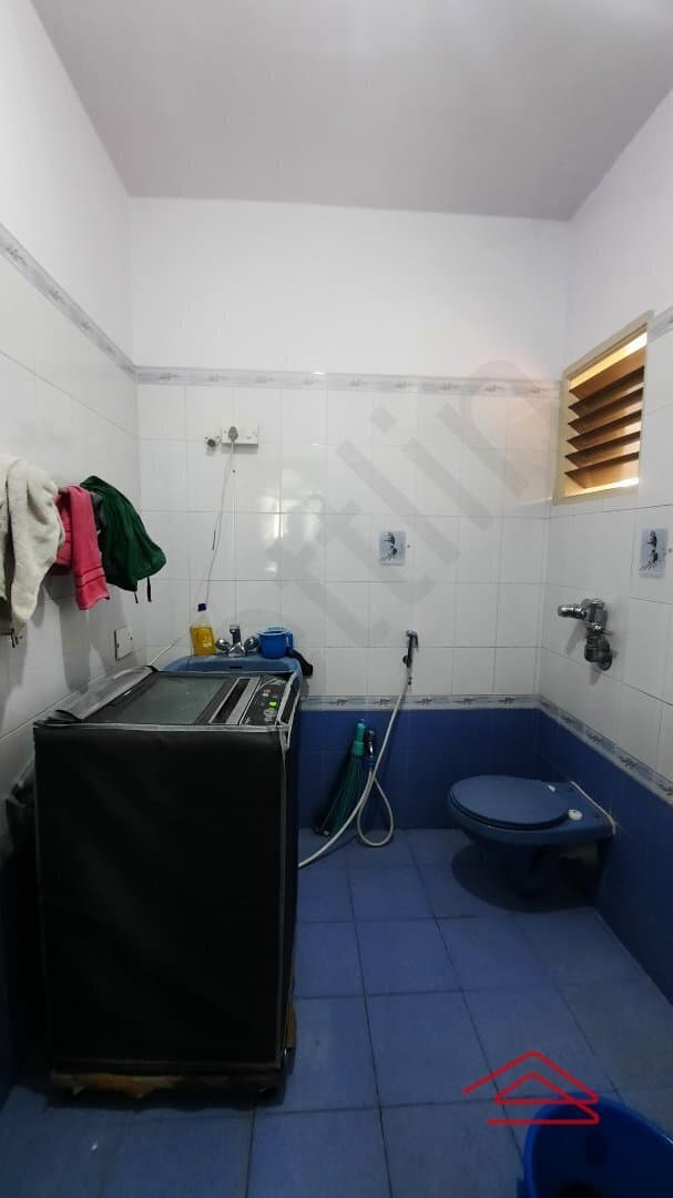 bathrooms-wKMd.jpg