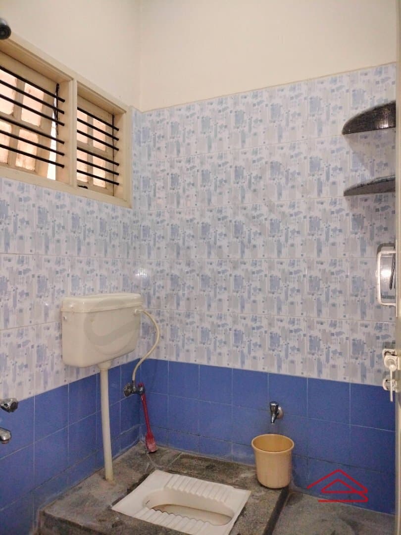 bathrooms-bxtG.jpg