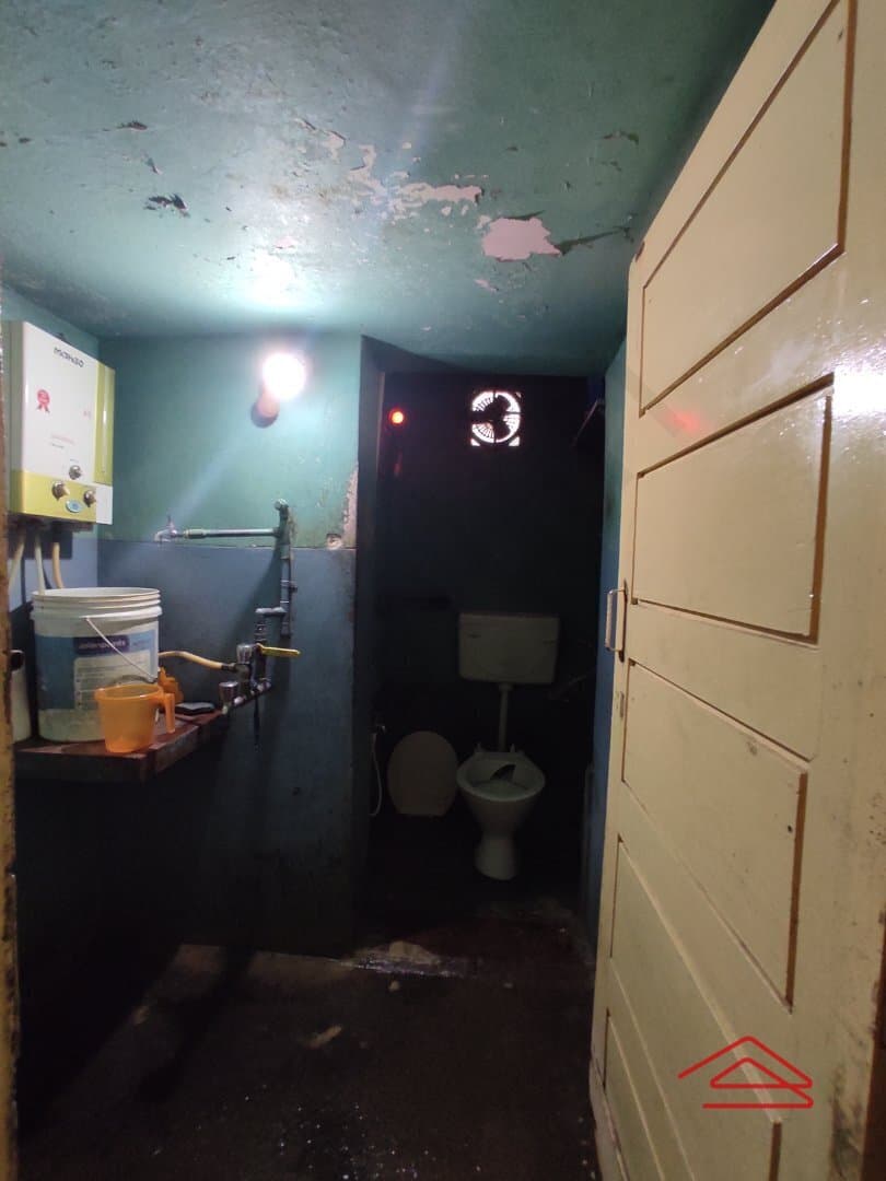 bathrooms-E7Zu.jpg