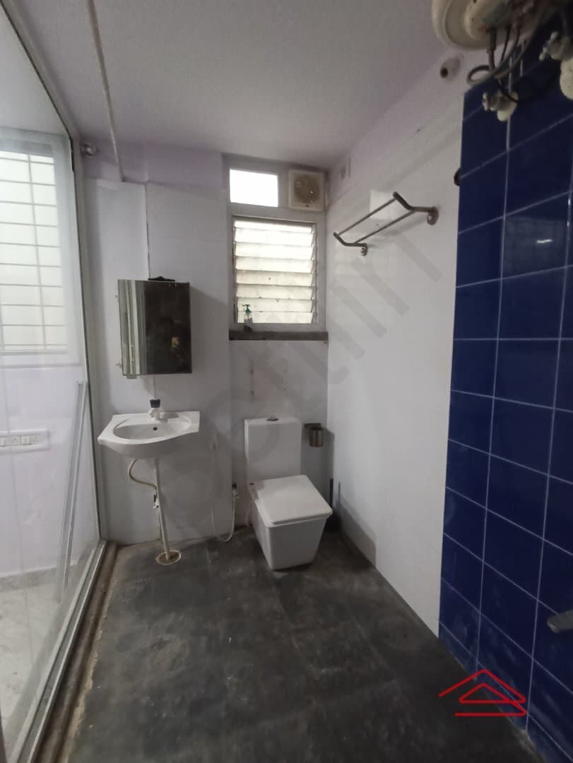 bathrooms-sQt9.jpg