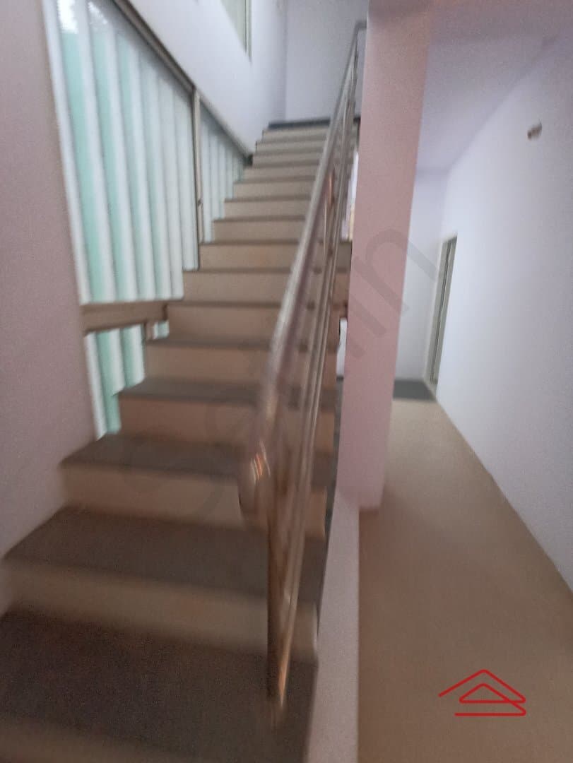 halls-tcAv.jpg