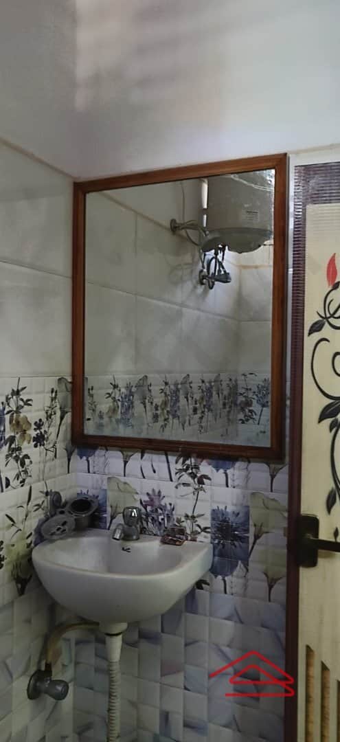 Sub Unit : bathrooms 1