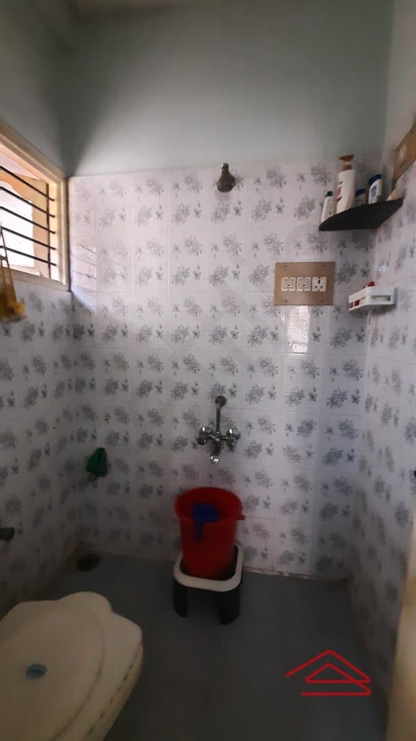 bathrooms-3yN5.jpg