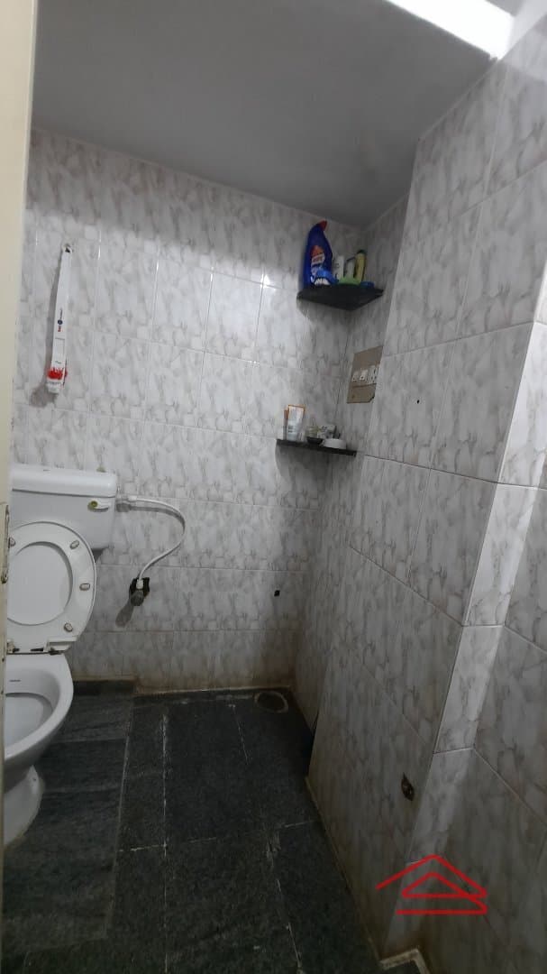 bathrooms-jTjG.jpg