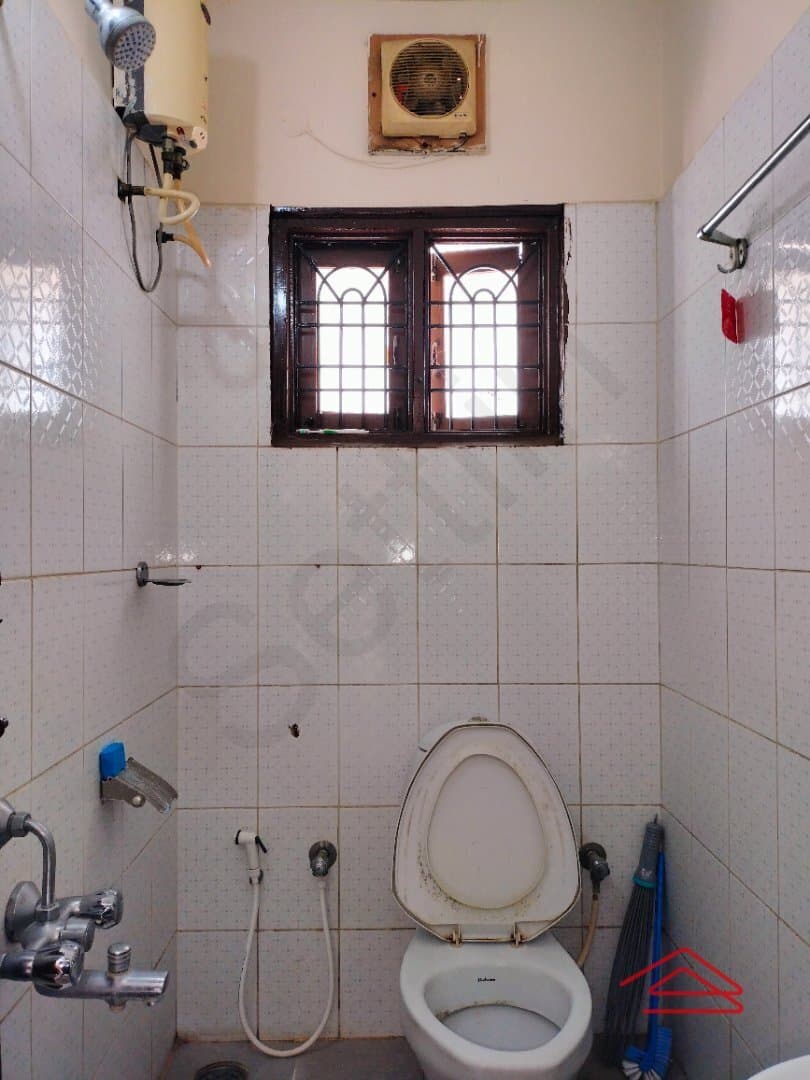 bathrooms-AwuC.jpg
