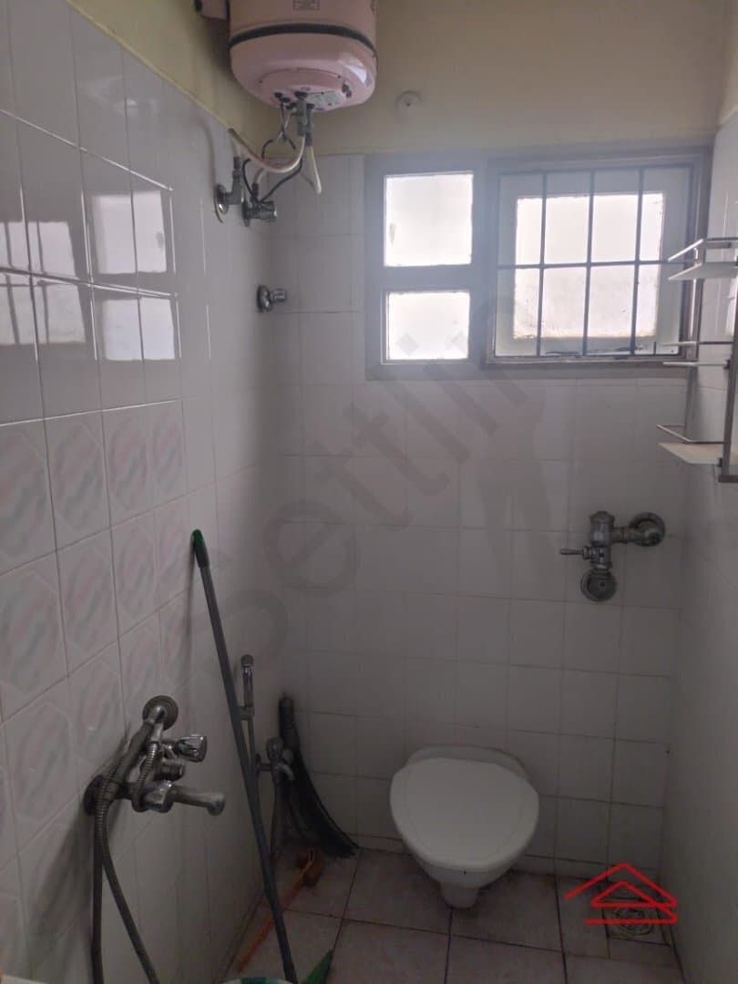bathrooms-frHZ.jpg