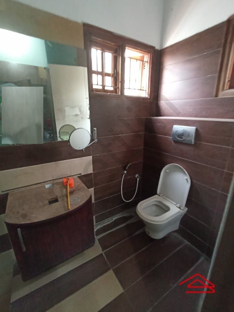 bathroom 4