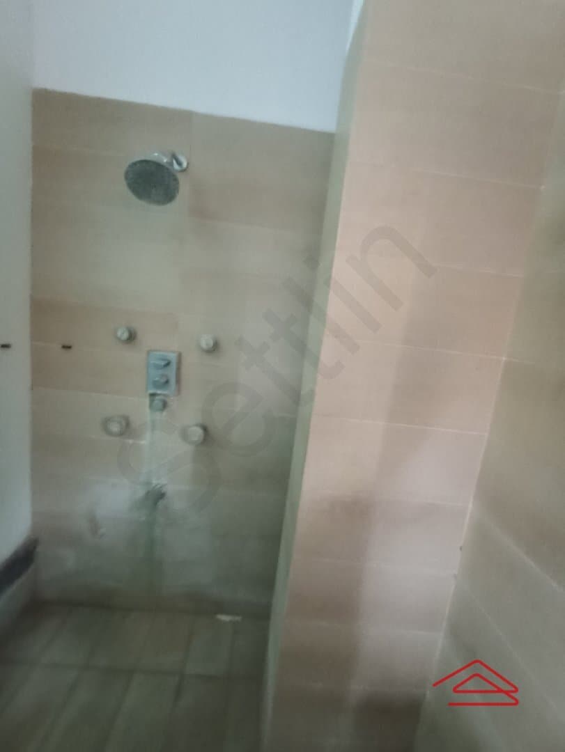bathroom 4