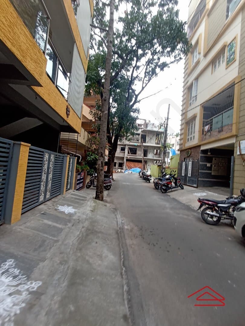 Unit:  Approach Road