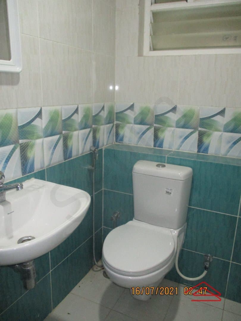bathrooms-RaNd.jpg