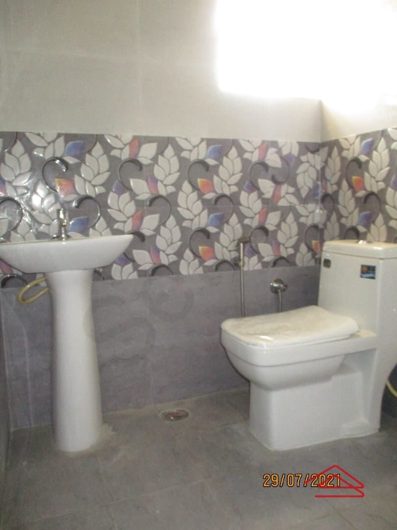 bathrooms-bGQs.jpg