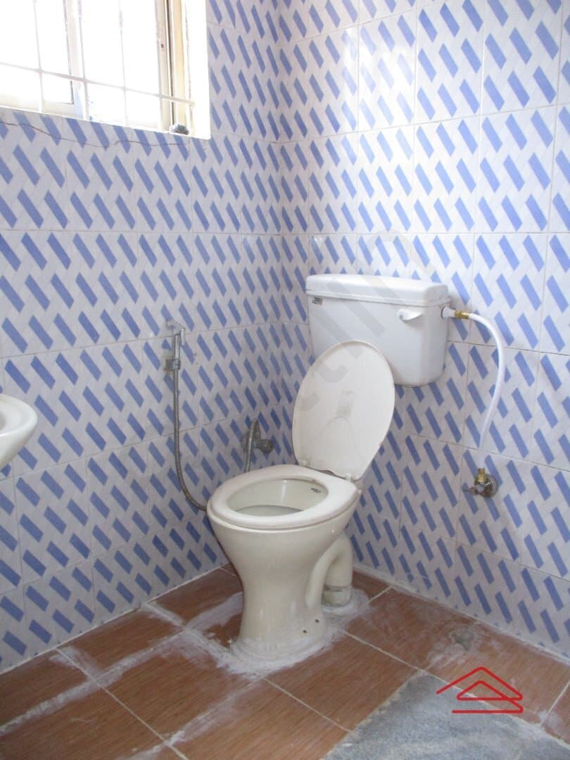 bathrooms-MuJY.jpg