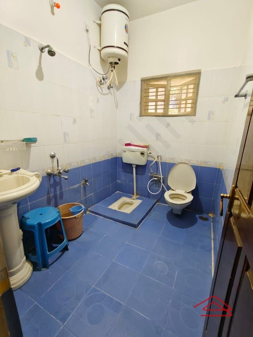 bathrooms-zfaA.jpg