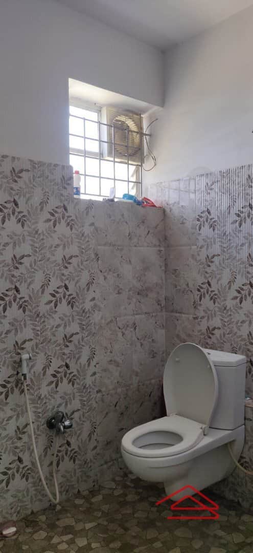 Sub Unit : bathrooms 4