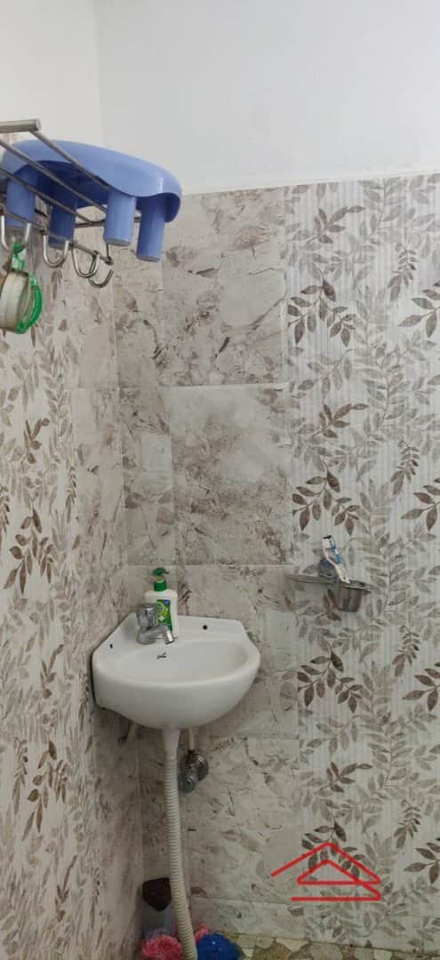 Sub Unit : bathrooms 5