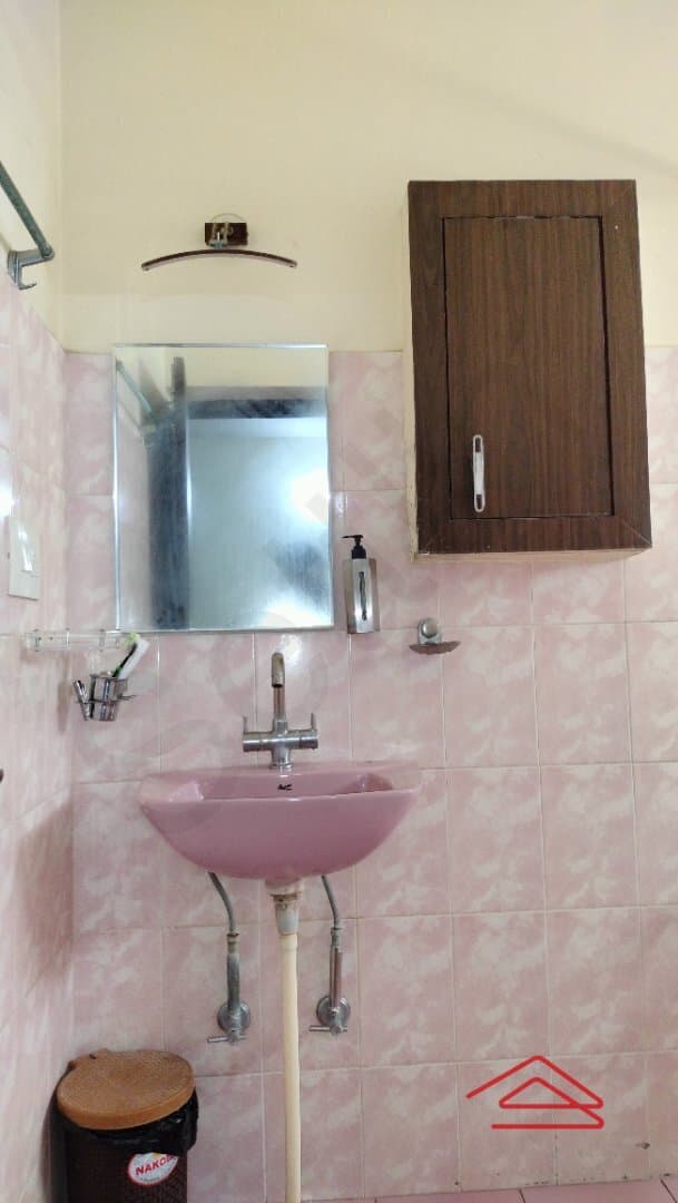 bathrooms-zSdT.jpg