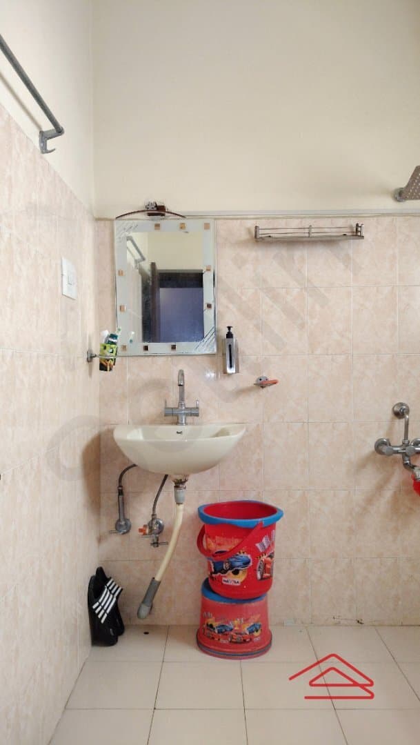bathrooms-qGh8.jpg
